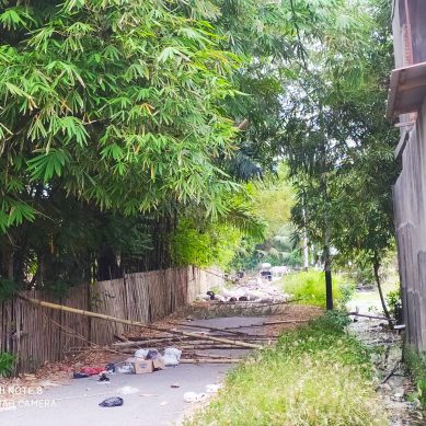 Kesal Dijadikan Tempat Buangan Sampah, Warga Desa Lawonu Tutup Akses Jalan
