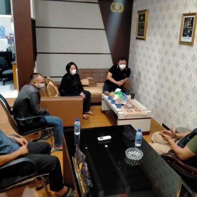 PETUGAS TINDAK TEGAS, WARGA YANG PAKSA TEROBOS POS PAM PERBATASAN BONE