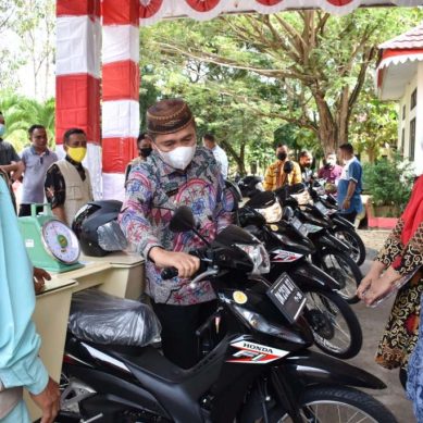 Pedagang Ikan Keliling Dapat Bantuan Motor Dari Bupati