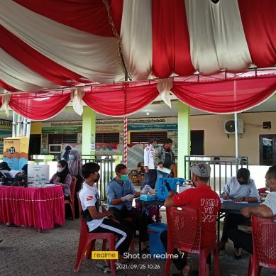 Optimalkan Vaksinasi,  Bupati Sambangi Warga Dua Desa Di Kecamatan Marisa,