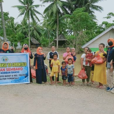 Yayasan Smansa 88 Kembali Berbagi Kasih Dengan Warga Korban Banjir.