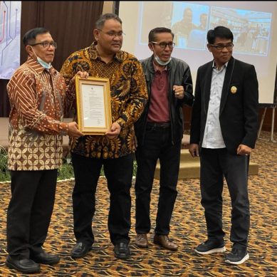 Resmi, SK JMSI Sebagai Konstituen Dewan Pers Diserahkan Hendry Bangun   