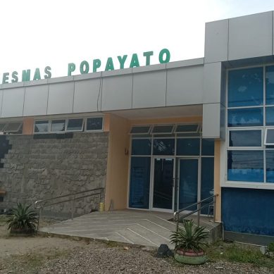 Keluarga Pasien Puskesmas Popayato, Keluhkan Kurangnya Ketersediaan Obat.
