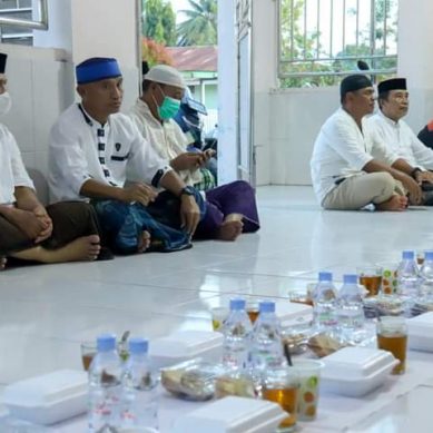 Hari Ke 7 Ramadhan, Bupati Pohuwato Bukber Bersama Jamaah Mesjid Al Munawarah Di Sipatana Buntulia