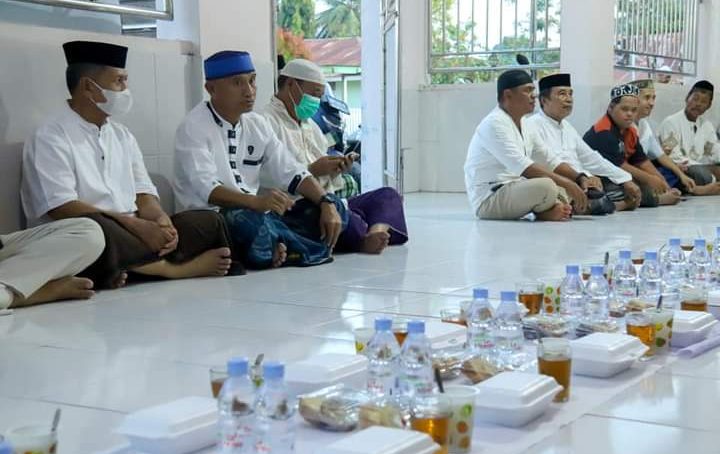 Hari Ke 7 Ramadhan, Bupati Pohuwato Bukber Bersama Jamaah Mesjid Al Munawarah Di Sipatana Buntulia