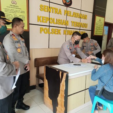 WAKAPOLDA TINJAU LANGSUNG PENDISTRIBUSIAN BTPKLWN DI GORUT