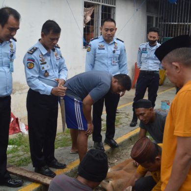 Dari Suasana Idul Adha Di Lapas Gorontalo, Warga Binaan Sembelih Hewan Qurban