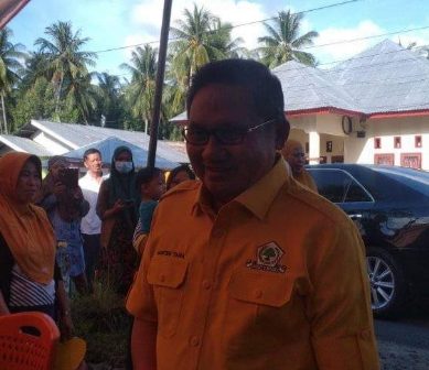 Marten Taha di Sambut Antusias Warga Bendungan