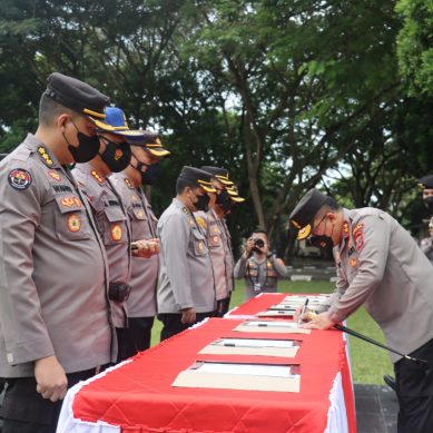 CEGAH POLISI JADI BEKING MAFIA, IRJEN HELMY SANTIKA PIMPIN PENANDATANGANAN PAKTA INTEGRITAS