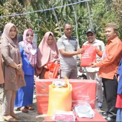 Serahkan Bantuan Untuk Korban Kebakaran, Sekda Sherman Sampaikan Ini