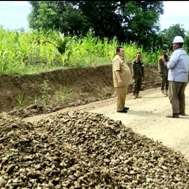 Penjabup Boalemo Tinjau Pekerjaan Jalan Alternatif  Lamu – Ayuhulalo