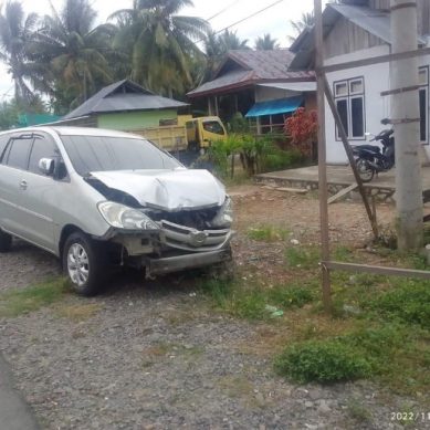Miris , Alami Kecelakaan Mobnas Milik Pemkab Pohuwato Dibiarkan Terparkir
