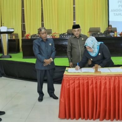 Wakil Bupati Pohuwato  menghadiri rapat paripurna DPRD