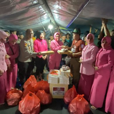 PD BHAYANGKARI GORONTALO BANTU KORBAN GEMPA CIANJUR