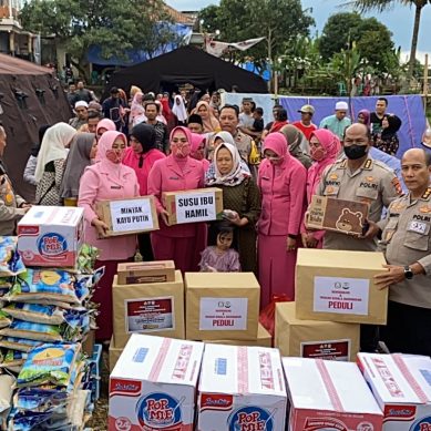 POLDA GORONTALO SALURKAN BANTUAN KEPADA KORBAN GEMPA CIANJUR