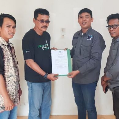 Wahyu Jati Serahkan SK Kepengurusan DPC PJS Batanghari