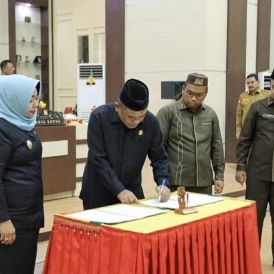 DPRD Tetapkan 3 buah Ranperda Menjadi Perda  TA 2022