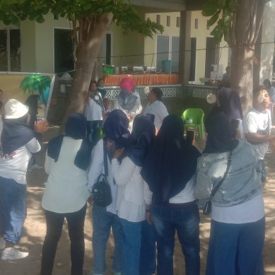 Lomba Gendong Isteri Dan  makan kerupuk, Hiasi Kegiatan Family Ghatering Dinas Pangan Pohuwato