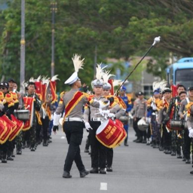 Aksi Drum Band Polda Gorontalo Pukau Warga Bone Bolango