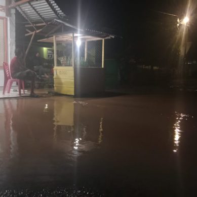 Saat Hujan Mengguyur, Sejumlah Rumah Warga Di Desa Teratai Jadi Langganan Genangan Air