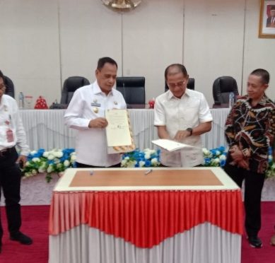 Penyelenggaraan Pelayanan Kesehatan Bupati Pohuwato Teken MoU dengan Wagub Sulteng.