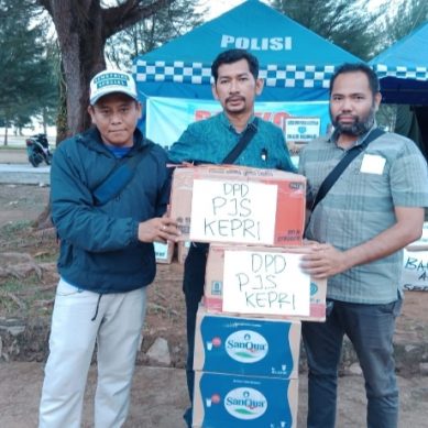 DPD PJS Kepri Serahkan Bantuan Bagi Korban Bencana di Serasan Natuna