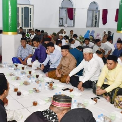 Rutin Tiap Tahun, Bupati Pohuwato Buka Puasa Bersama  di Mesjid Al Munawwarah Desa Sipatana