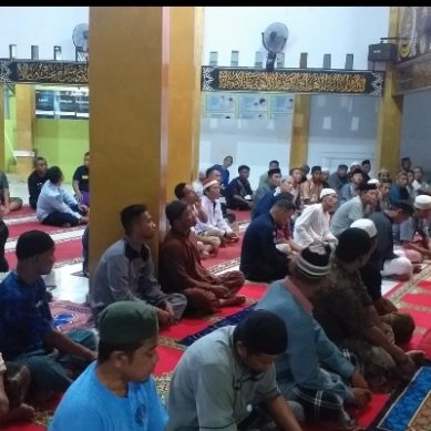 Kalapas Boalemo Pimpin Sholat Tarawih Berjamaah