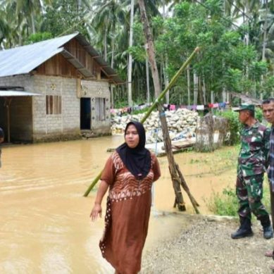 Bupati Pohuwato Sambangi Warga Korban Banjir Di Popayato