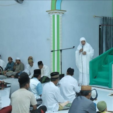 Safari Ramadhan, Wabup Pohuwato Serahkan Bantuan Rp10 juta untuk Masjid Al-Magfirah