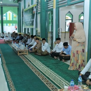 Safari Ramadhan Di Mesjid An Nur Marisa, Wabup Pohuwato Serahkan Bantuan