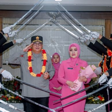 Sambut Kapolda Baru, Polda Gorontalo Gelar Jajar Kehormatan Guna Melepas Pejabat Lama