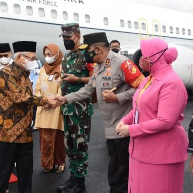 KAPOLDA JEMPUT WAPRES MA’RUF AMIN DI BANDARA DJALALUDIN GORONTALO