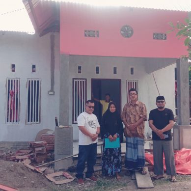 Sisihkan Dana Pribadi, Irianti Latif Bangun Rumah Imam.Mesjid