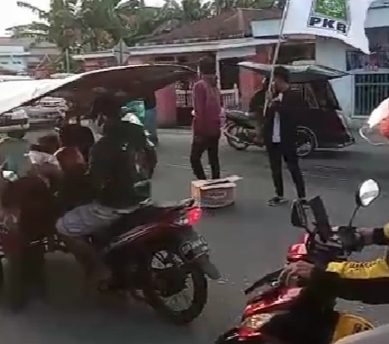 Reyna Usman Dan DPC PKB Bonebol Bagikan Takjil