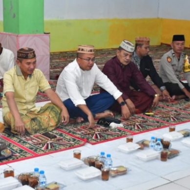 Bersama Warga Balayo, Bupati Dan Ketua TP PKK Pohuwato Buka Puasa Bersama