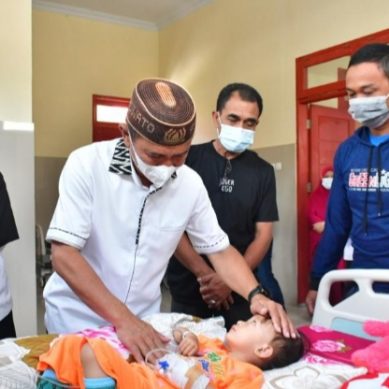 Jelang Idul Fitri, Bupati Pohuwato Sambangi Warga Yang Sakit Di RSBP