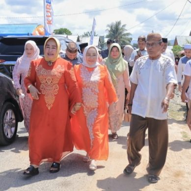 Suharsi Igirisa Dan Selvi Mbuinga Monoarfa Hadiri Ketupat Di Popayato Serumpun