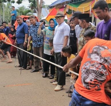Melirik Gaya Suharsih Igirisa Ditengah Kegiatan Masyarakat Pohuwato
