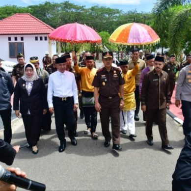 Kunker  Perdana Ke Pohuwato, Kejati Gorontalo Diterima Dengan Adat Mopotilolo