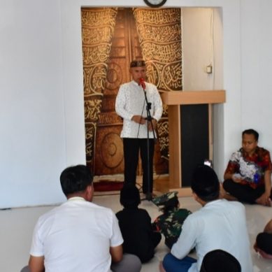 Jum’at Berkah, Bupati Pohuwato Berjemaah Di Masjid Kapal Munzalan