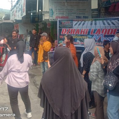Makan Gratis, Ribuan Warga Padati Pusat Kuliner Toboli
