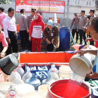 Polri Salurkan Bantuan Air Bersih Atasi Kekeringan di Grobogan