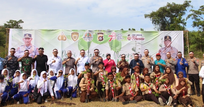 POLDA GORONTALO BERSAMA FORKOPIMDA LAKSANAKAN KEGIATAN PENANAMAN POHON SECARA SERENTAK