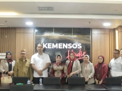 Wabup Serahkan Profosal Ke Kementrian Sosial RI