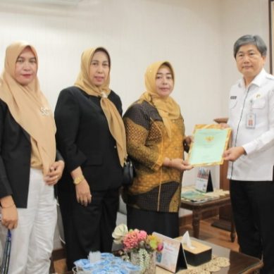 Wabup Pohuwato Serahkan Sertifikat HPL Sandalan