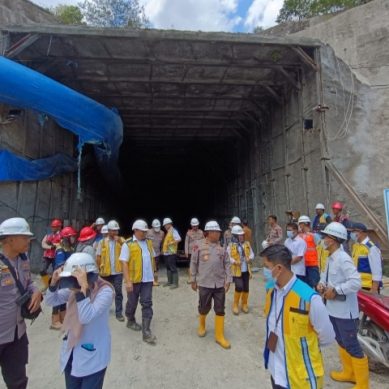 KAPOLDA GORONTALO BERSAMA KEPALA BWS SULAWESI II TINJAU LANGSUNG PEMBANGUNAN BENDUNGAN BULANGO ULU