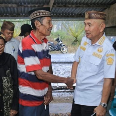 Bupati Saipul Mbuinga Sambangi Rumah Duka Korban Kebakaran Di Randangan