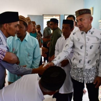 Bupati Pohuwato Saipul Mbuinga Shalat Jum’at Di Mesjid An Nur Di Desa Puncak Jaya