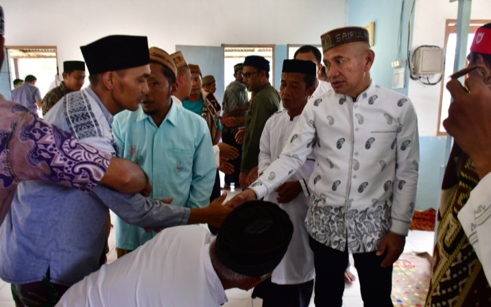 Bupati Pohuwato Saipul Mbuinga Shalat Jum’at Di Mesjid An Nur Di Desa Puncak Jaya